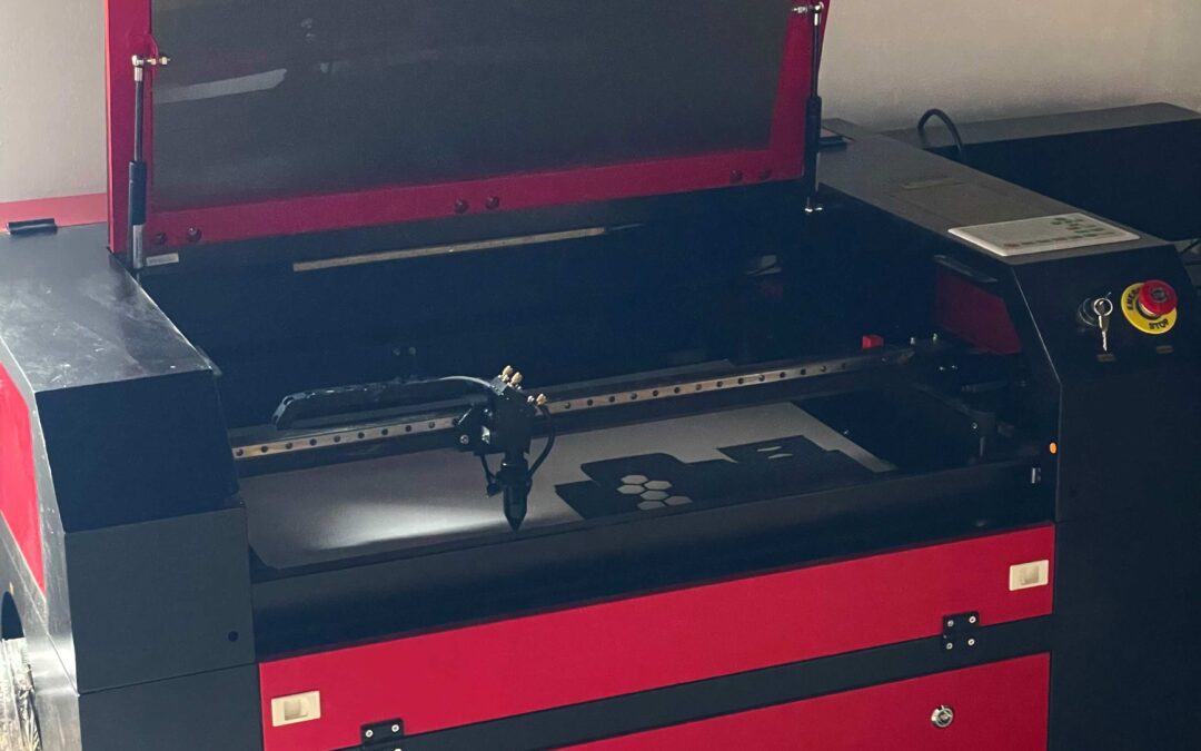 Hog the Spotlight – Noisy Cricket the GBOC SH-G570 Laser Cutter